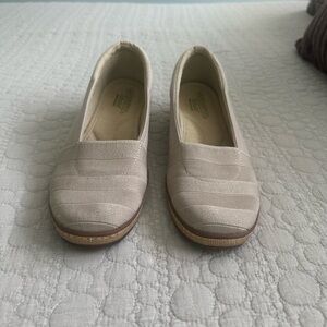 Grasshoppers khaki espadrilles, Size 10